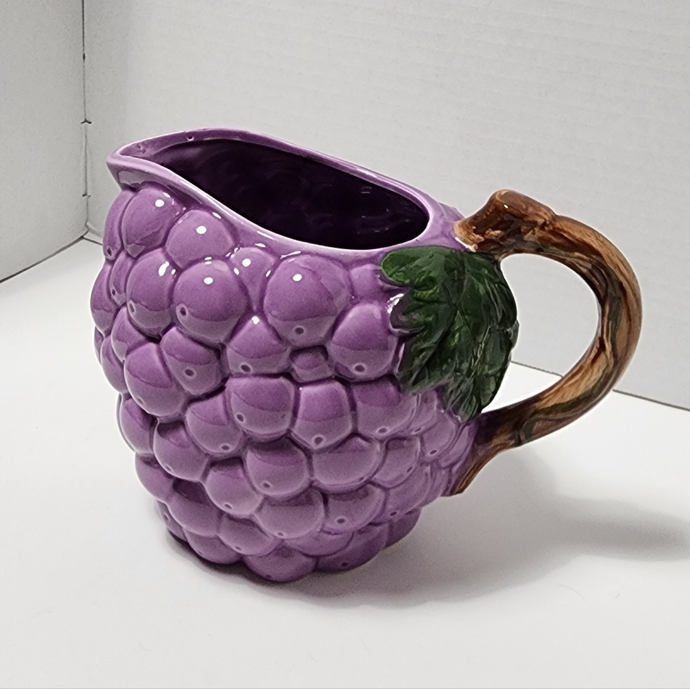 Grape pitcher